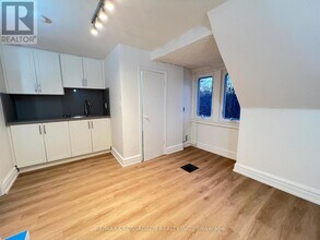 82 Curzon St in Toronto, ON - Building Photo - Building Photo