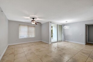 109 Villa Cir, Unit 109 in Boynton Beach, FL - Foto de edificio - Building Photo