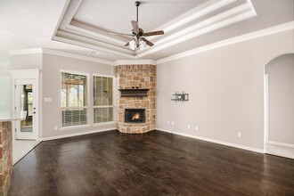 136 Flying Diamond Dr in Springtown, TX - Foto de edificio - Building Photo