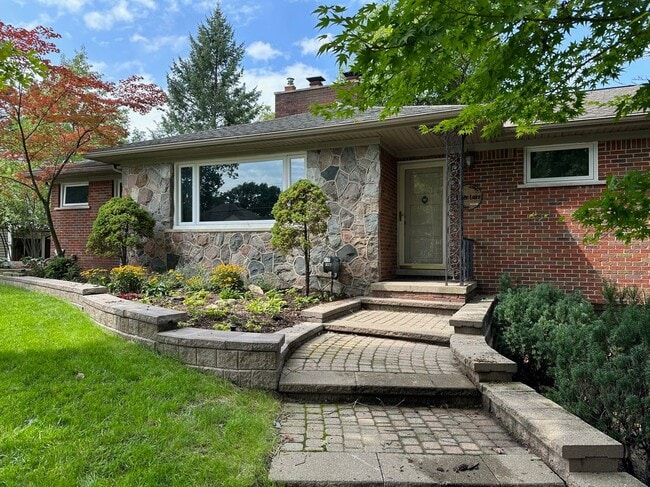 1700 Hamilton Dr in Bloomfield Township, MI - Building Photo - Building Photo