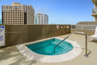 9055 SW 73rd Ct, Unit 703 in Miami, FL - Building Photo - Building Photo