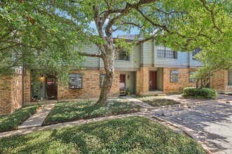 7122 Wood Hollow Dr in Austin, TX - Building Photo - Building Photo