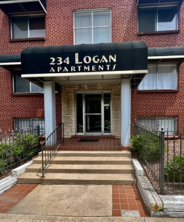 234 Logan Apartments in Denver, CO - Building Photo