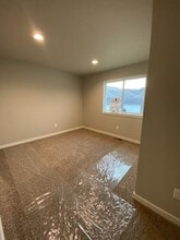 1087 S Newberry Ln in East Wenatchee, WA - Building Photo - Building Photo