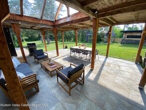 16 Spring Rd in Hudson, NY - Building Photo - Building Photo