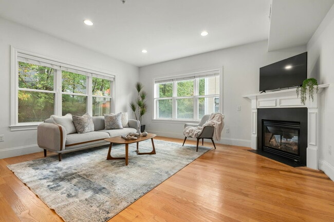 865 Lagrange St in Boston, MA - Building Photo - Building Photo