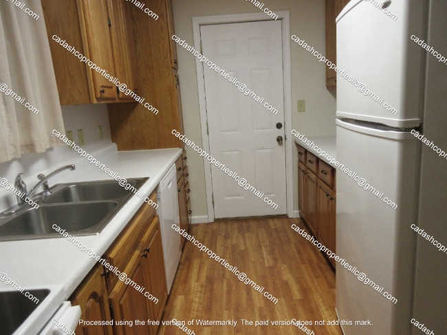property at 206 W Poplar St