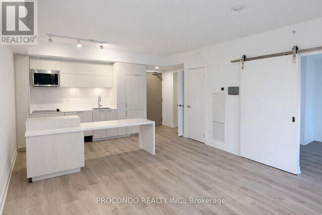 370 Martha St in Burlington, ON - Building Photo - Building Photo