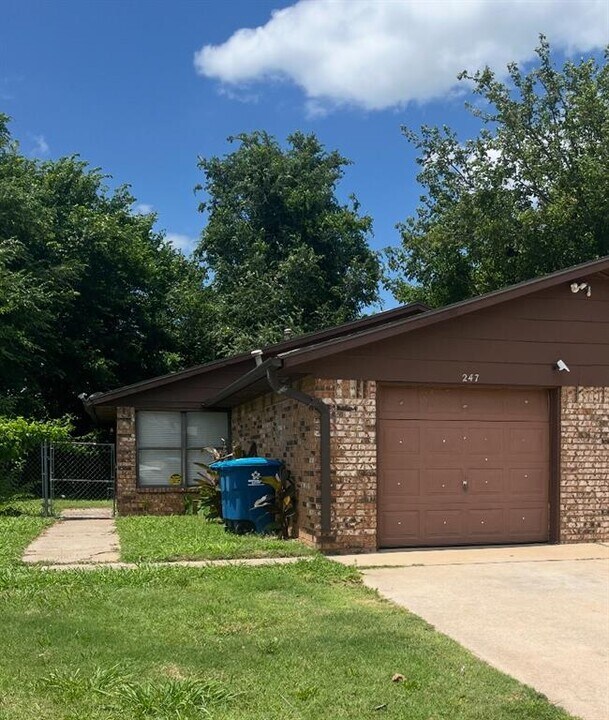 247 Windsor Way in Midwest City, OK - Building Photo