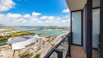 398 NE 5th St, Unit 3107 in Miami, FL - Building Photo