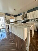 3 Harbor Front Ct in Elizabeth, NJ - Foto de edificio - Building Photo