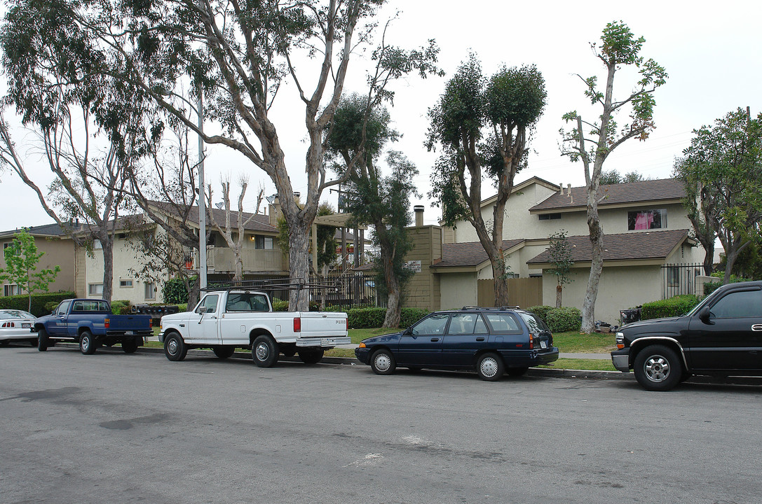 810 Center St in Costa Mesa, CA - Building Photo