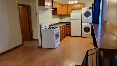 702 Congress St, Unit #1 in Ypsilanti, MI - Foto de edificio - Building Photo