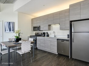 1912 N Milwaukee Ave in Chicago, IL - Building Photo - Building Photo