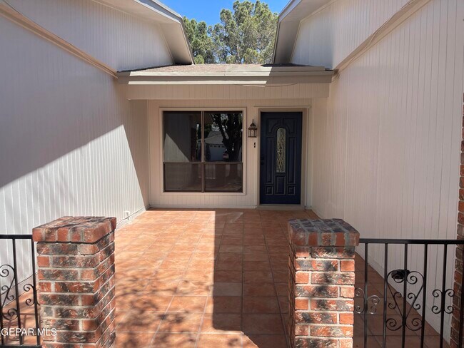 1722 Ron Cerrudo St in El Paso, TX - Building Photo - Building Photo