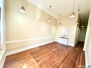 105 Bank St in Waterbury, CT - Foto de edificio - Building Photo