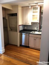 1493 Beacon St, Unit 2 in Brookline, MA - Foto de edificio - Building Photo