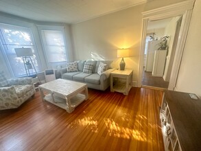 145 Main St, Unit 1st Fl in East Haven, CT - Foto de edificio - Building Photo