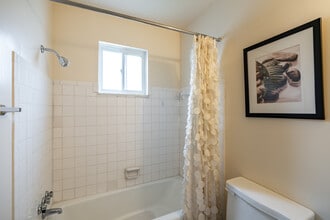 Eastlawn Arms Apartments in Midland, MI - Foto de edificio - Interior Photo