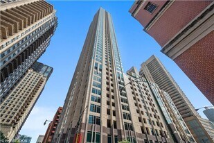 33 W Ontario St in Chicago, IL - Building Photo