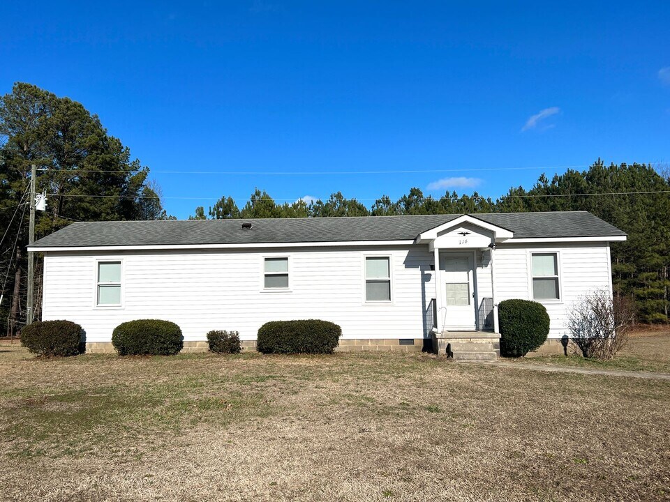 116 Iron Cloud Rd in Kenbridge, VA - Building Photo