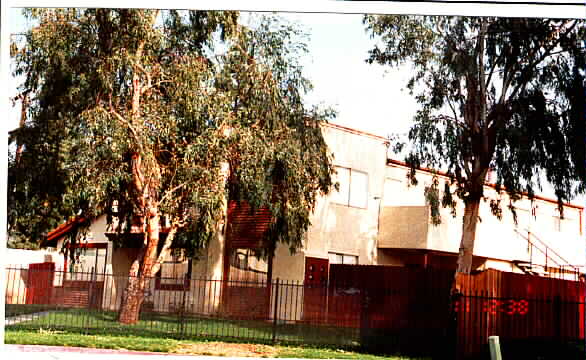 1095 N Vista Ave in Rialto, CA - Building Photo