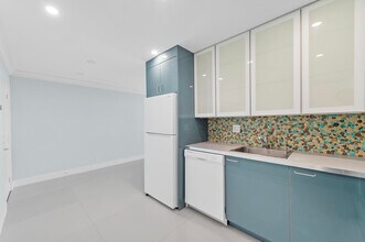 3220 Bayview Dr in Fort Lauderdale, FL - Foto de edificio - Building Photo