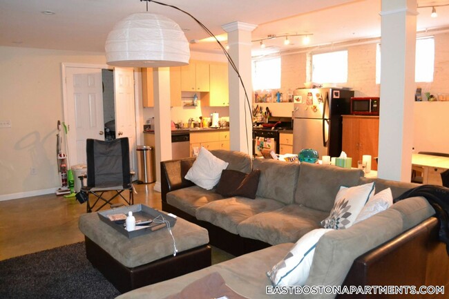 72 Frankfort St in Boston, MA - Building Photo - Building Photo