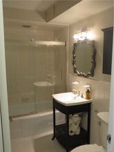 893 Farmington Ave, Unit 2H in West Hartford, CT - Building Photo - Building Photo