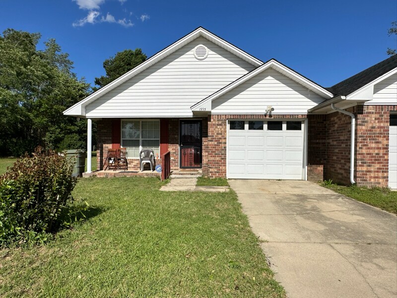 1995 Essex Dr in Sumter, SC - Building Photo