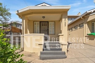 2133 Marshall Way in Sacramento, CA - Building Photo