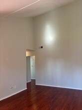 445 Almond Dr in Lodi, CA - Foto de edificio - Building Photo