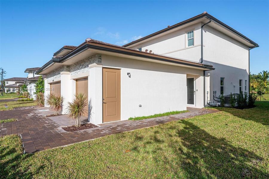 12289 SW 43rd St in Davie, FL - Building Photo