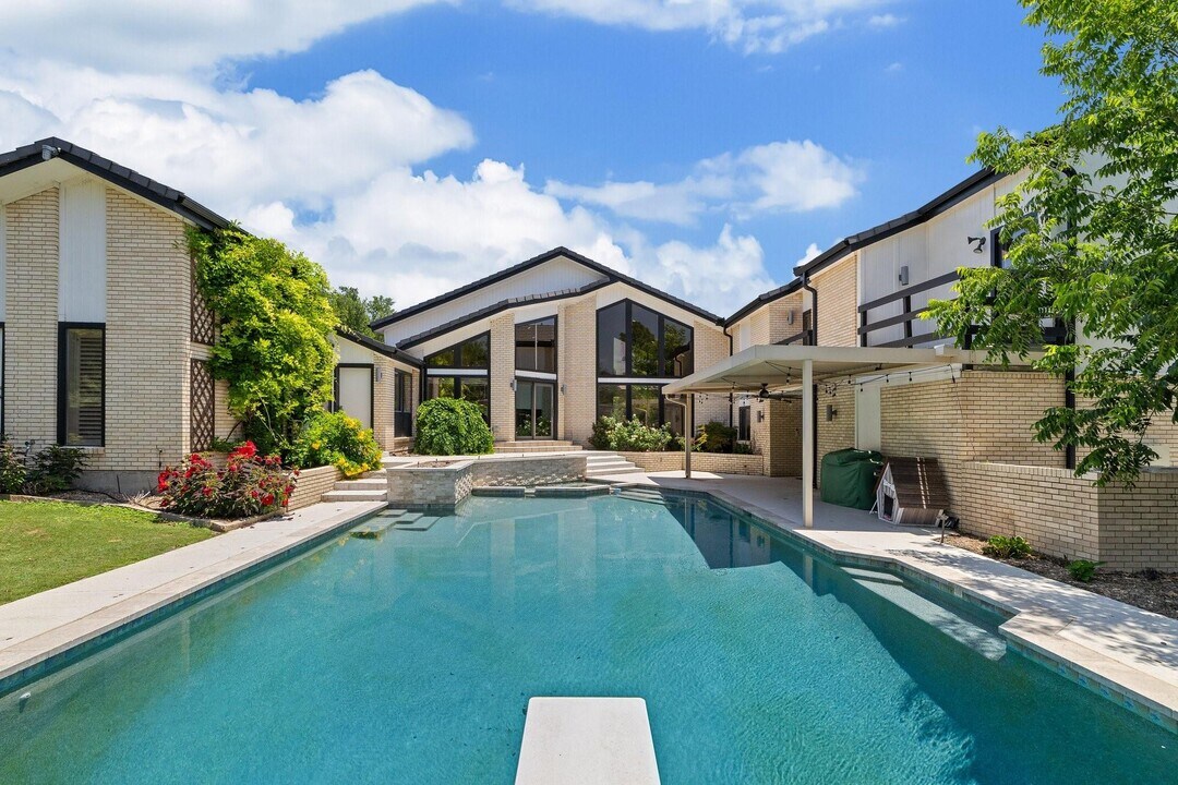 10811 Royal Park Dr in Dallas, TX - Building Photo