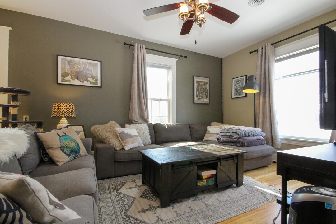 1315 5th St NE in Minneapolis, MN - Building Photo