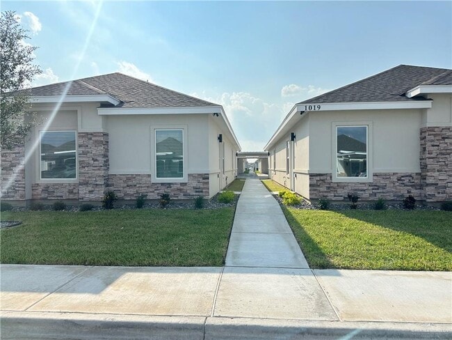 property at 1019 N Clarence Ave