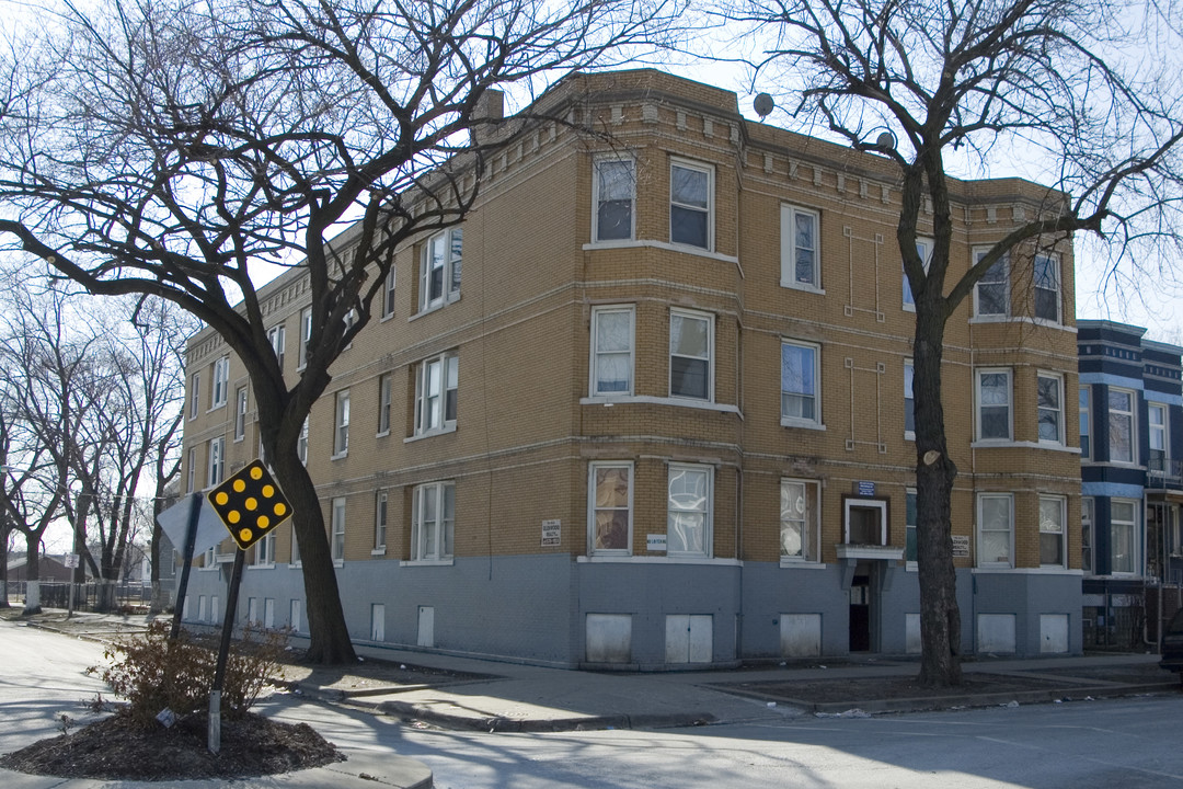 4101 W Gladys in Chicago, IL - Foto de edificio