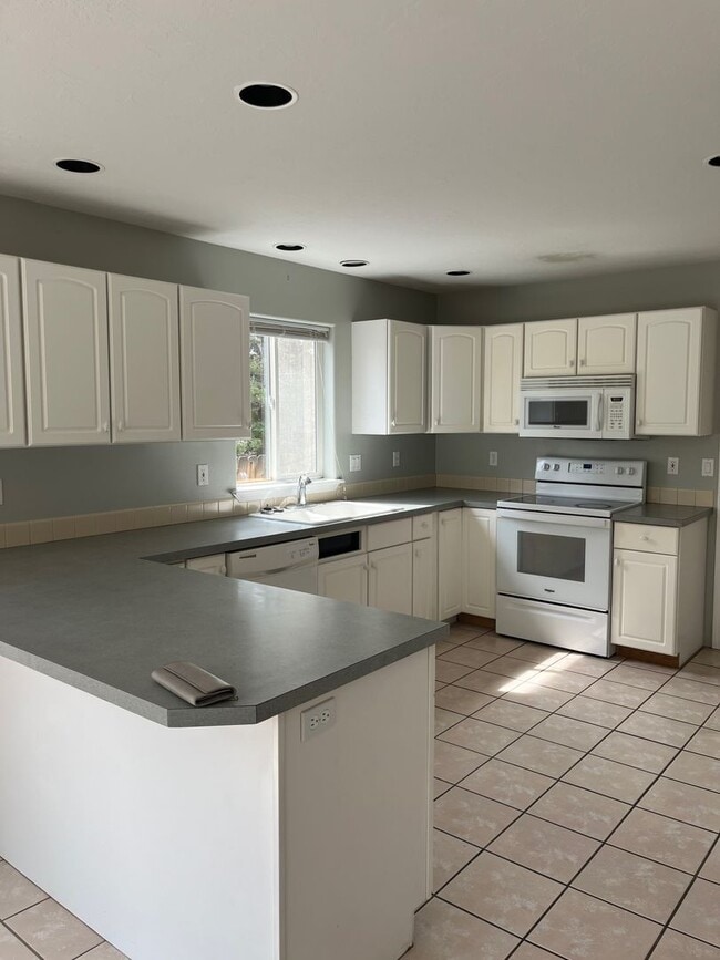 2040 NW Harriman St in Bend, OR - Building Photo - Building Photo