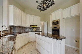 404 Golf Crest Ln in Lakeway, TX - Building Photo - Building Photo