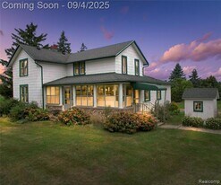 9476 W Michigan Ave in Saline, MI - Building Photo