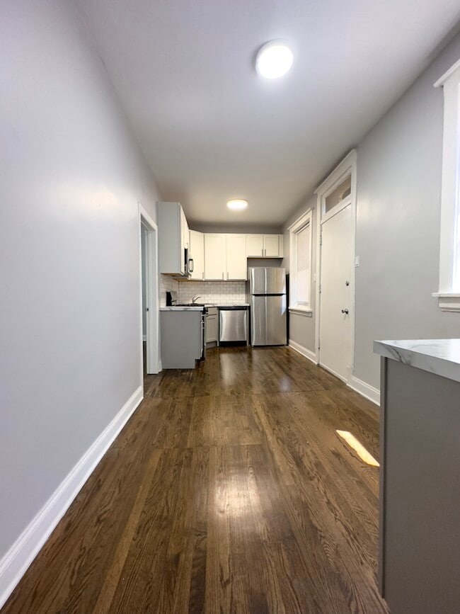 1258 W Montrose Ave, Unit 3 in Chicago, IL - Building Photo - Building Photo