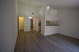 15520 Foothill Blvd in Los Angeles, CA - Building Photo - Building Photo