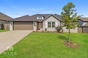 6000 SW Peaceful Ave in Bentonville, AR - Building Photo