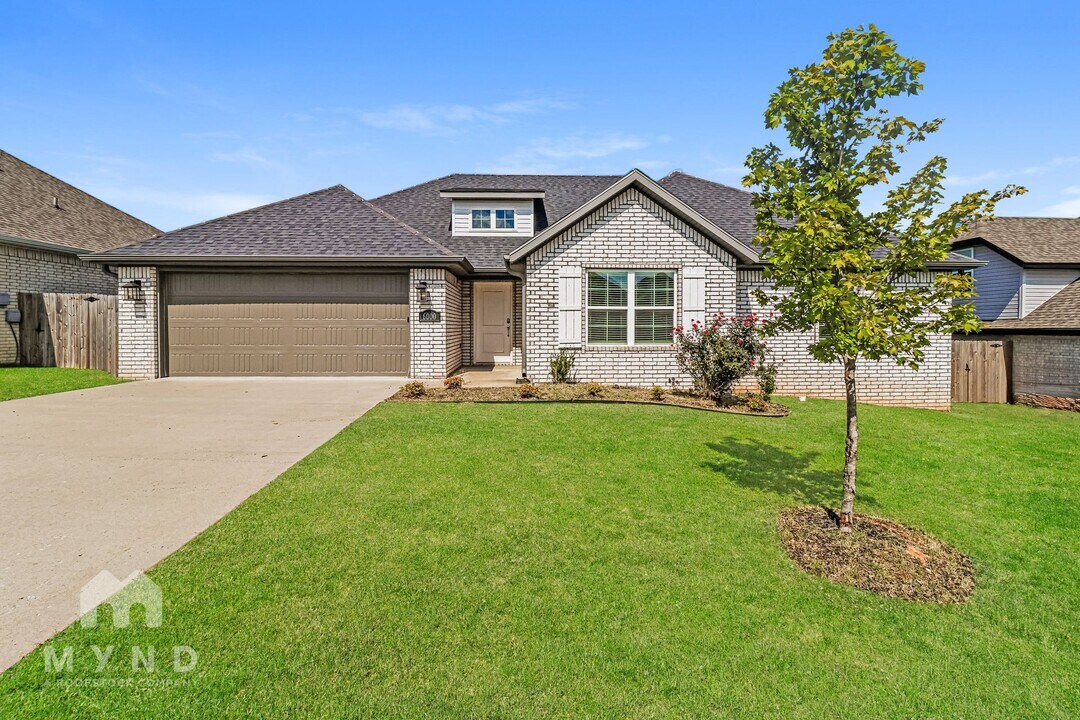 6000 SW Peaceful Ave in Bentonville, AR - Building Photo
