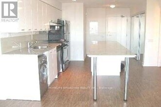 15-1215 Singer Ct in Toronto, ON - Building Photo - Building Photo