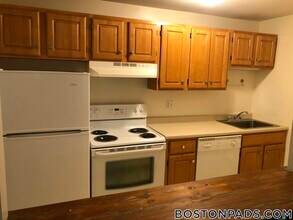 122 Dustin St, Unit 25 in Boston, MA - Foto de edificio - Building Photo