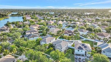 2102 SW 176th Ave in Miramar, FL - Foto de edificio - Building Photo