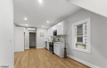 321 William St in Harrison, NJ - Building Photo - Building Photo