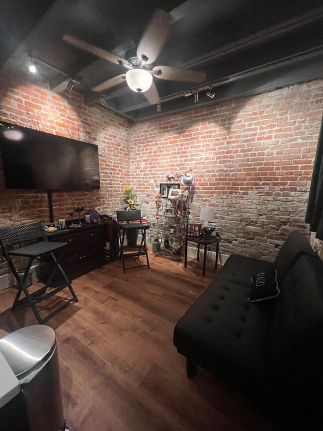 1301 Decatur St