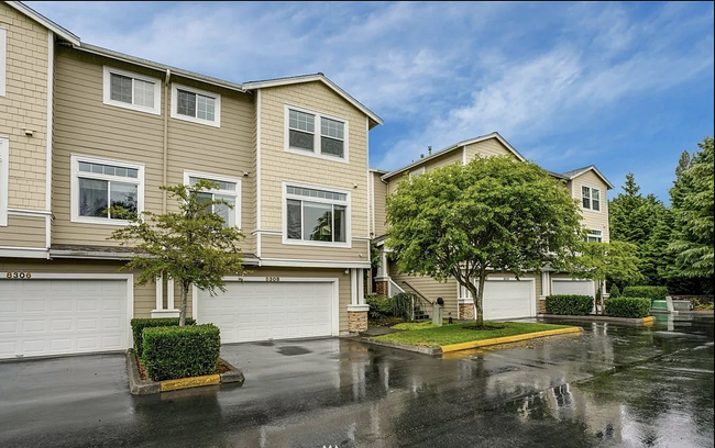 8308 NE 140th St in Kirkland, WA - Foto de edificio - Building Photo